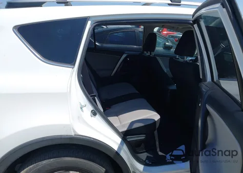 2017 Toyota Rav4 Hybrid Xle z USA, uszkodzony, nr VIN JTMRJREV8HD146602